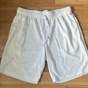 Athletic Works White Athletic Men's Shorts Size Medium (32-34)